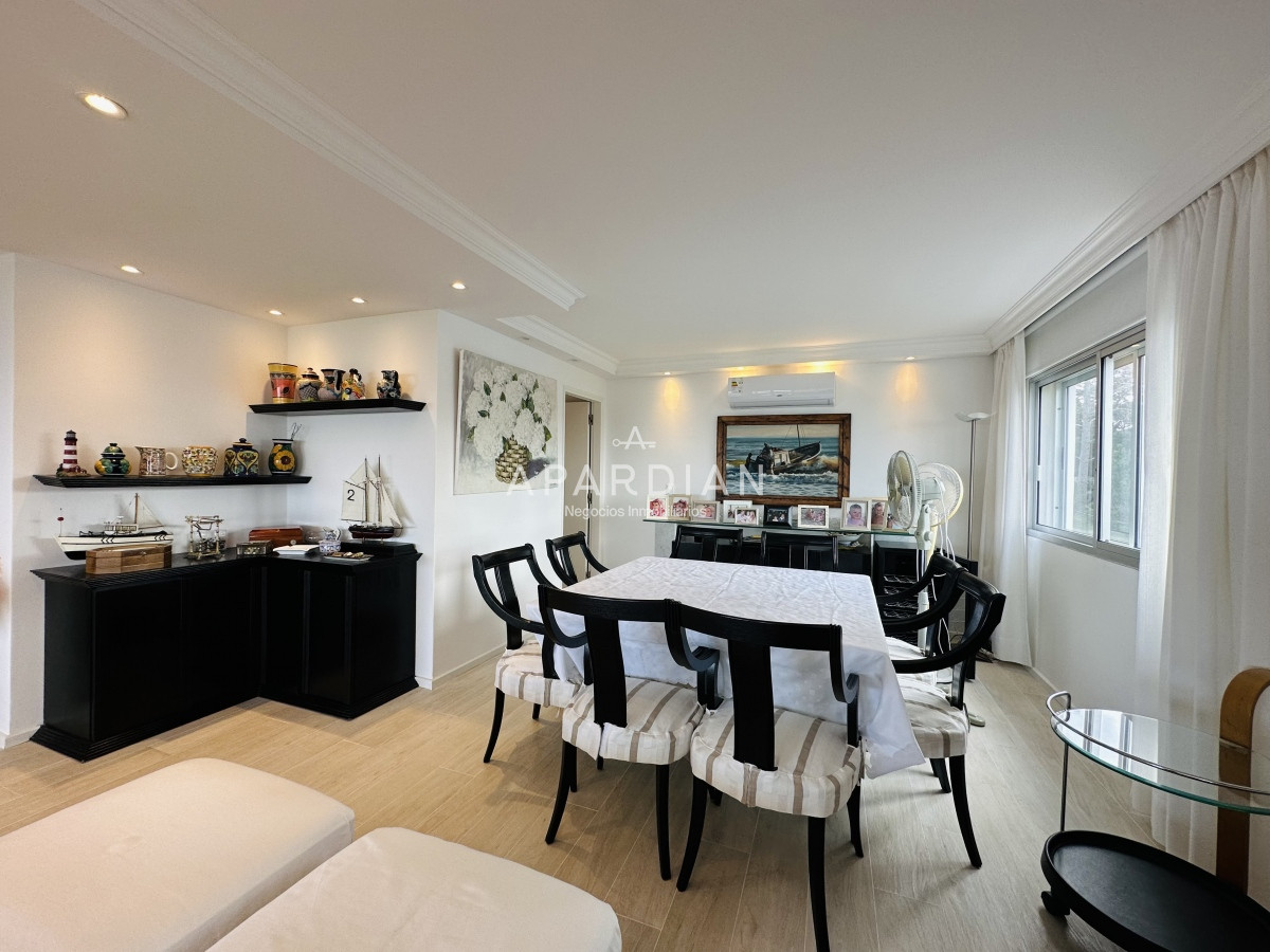 Apartamento ID.21097798 - Venta  de apartamento de 4 dormitorios en Punta de Este