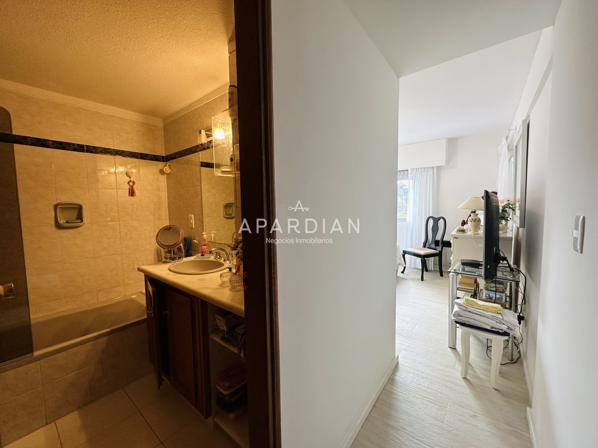 Apartamento ID.21097798 - Venta  de apartamento de 4 dormitorios en Punta de Este
