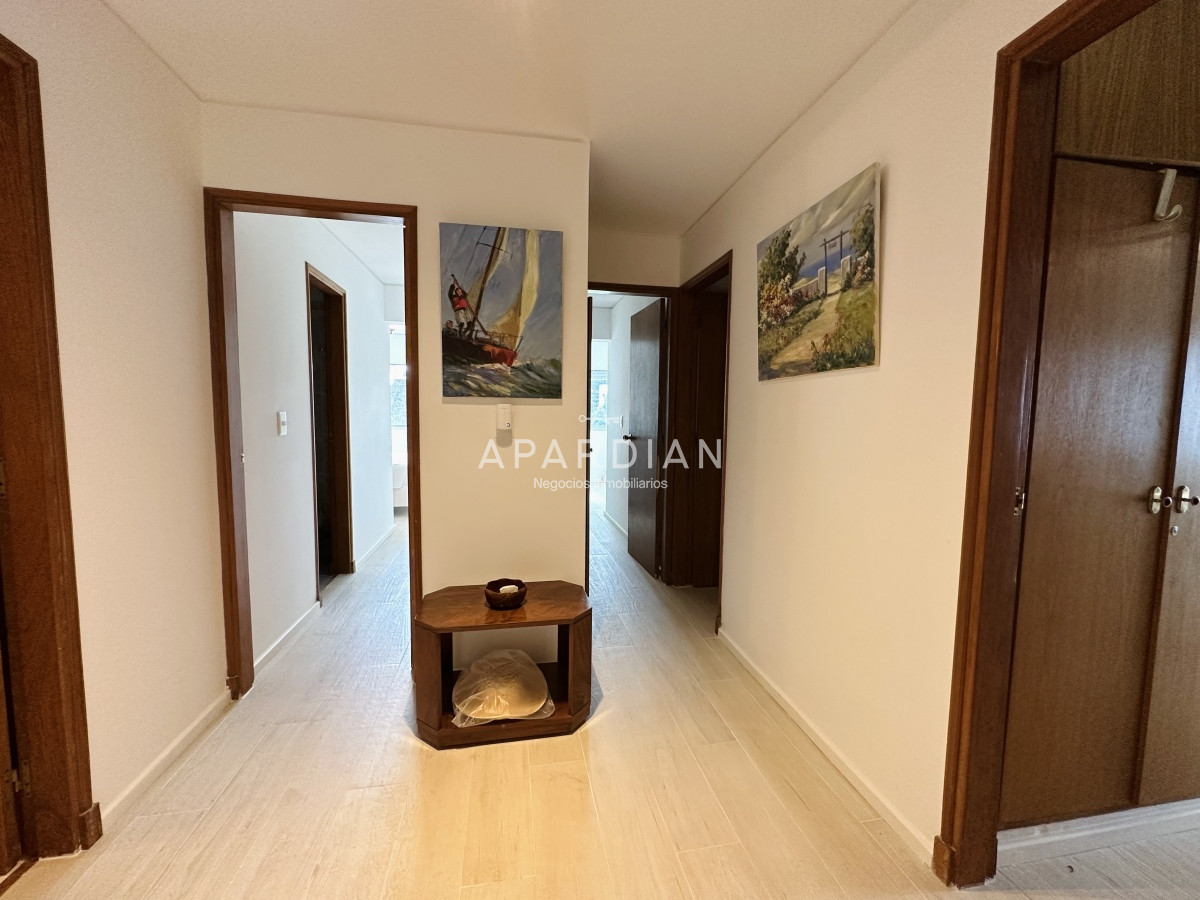 Apartamento ID.21097798 - Venta  de apartamento de 4 dormitorios en Punta de Este