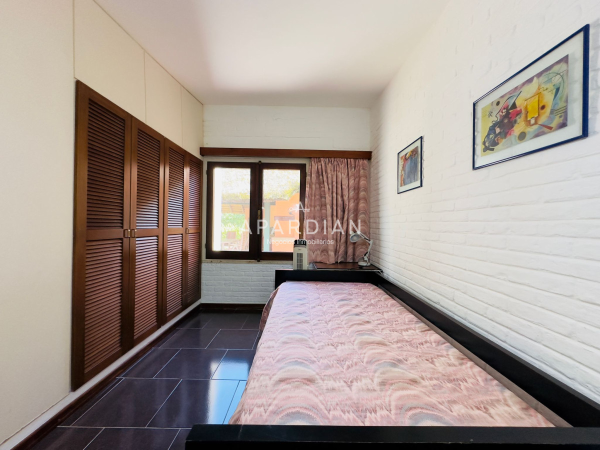 Casa ID.21096792 - Casa en Venta, 5 dormitorios, 50 metros de la playa.