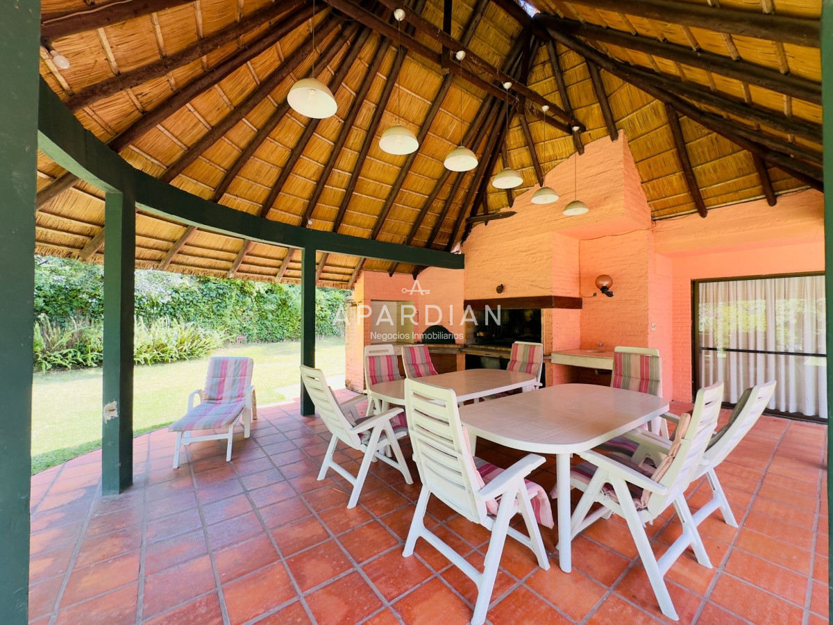 Casa ID.21096792 - Casa en Venta, 5 dormitorios, 50 metros de la playa.