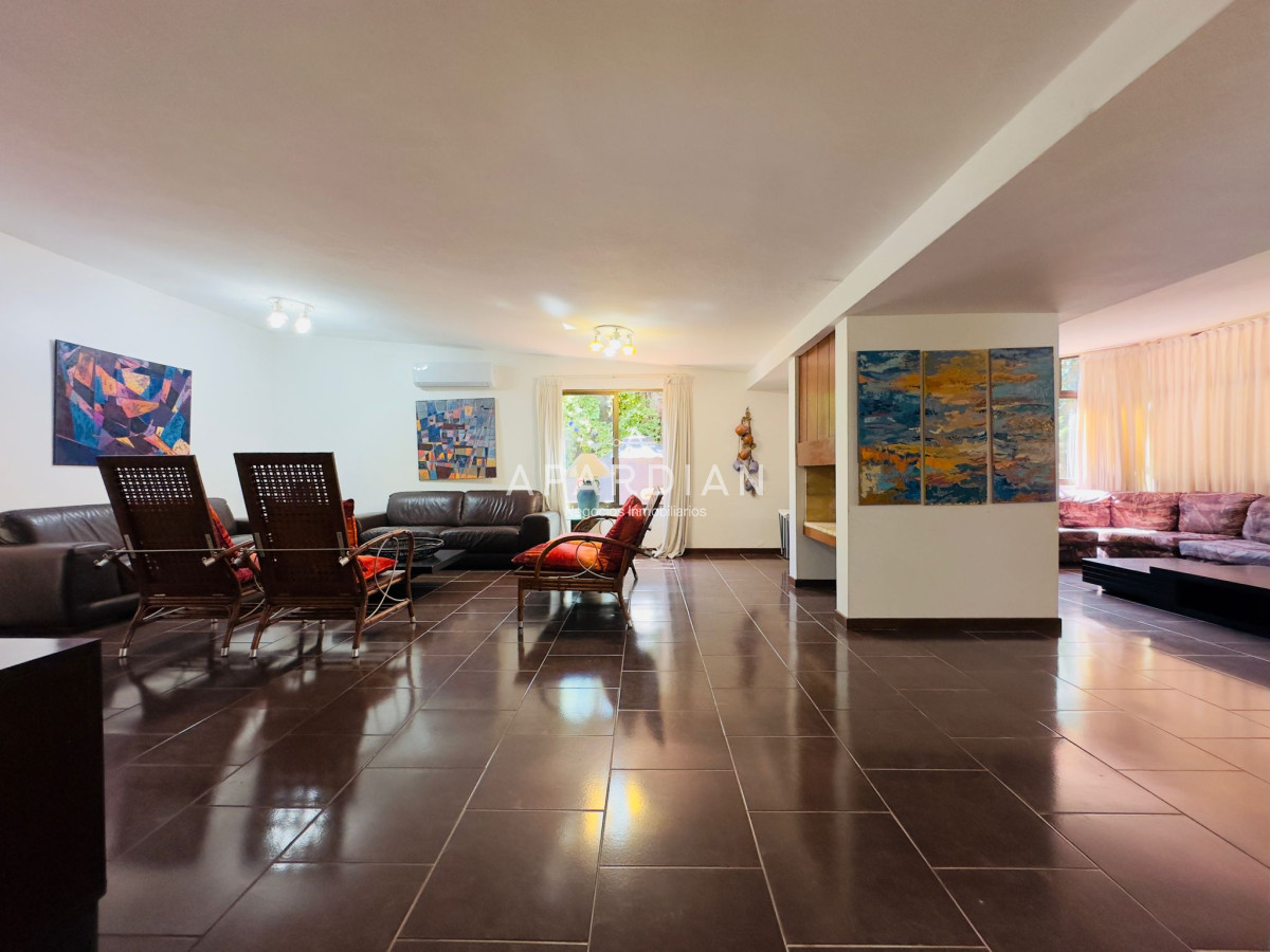 Casa ID.21096792 - Casa en Venta, 5 dormitorios, 50 metros de la playa.