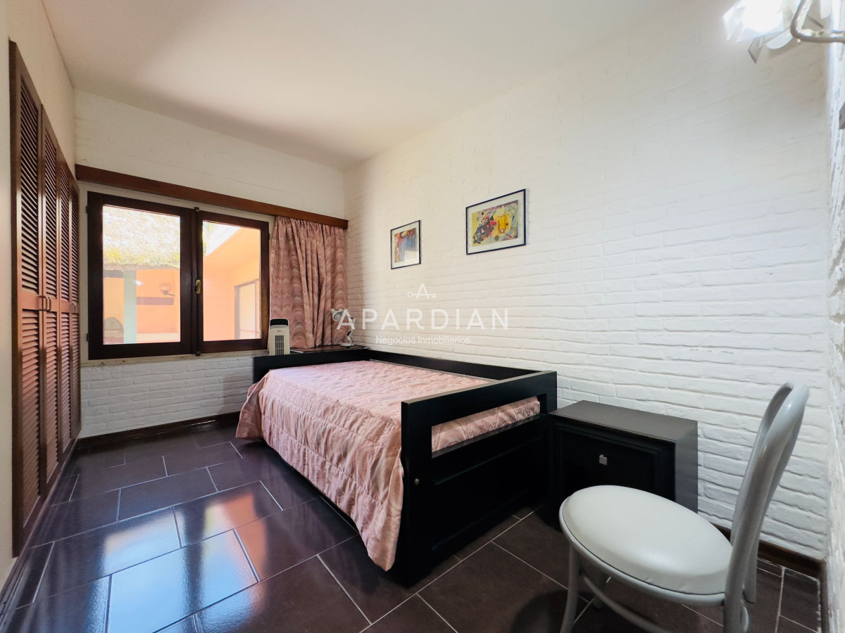 Casa ID.21096792 - Casa en Venta, 5 dormitorios, 50 metros de la playa.