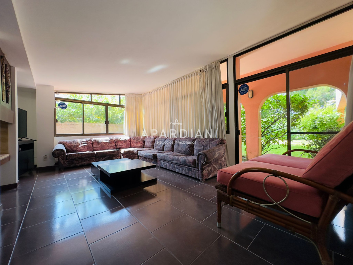 Casa ID.21096792 - Casa en Venta, 5 dormitorios, 50 metros de la playa.