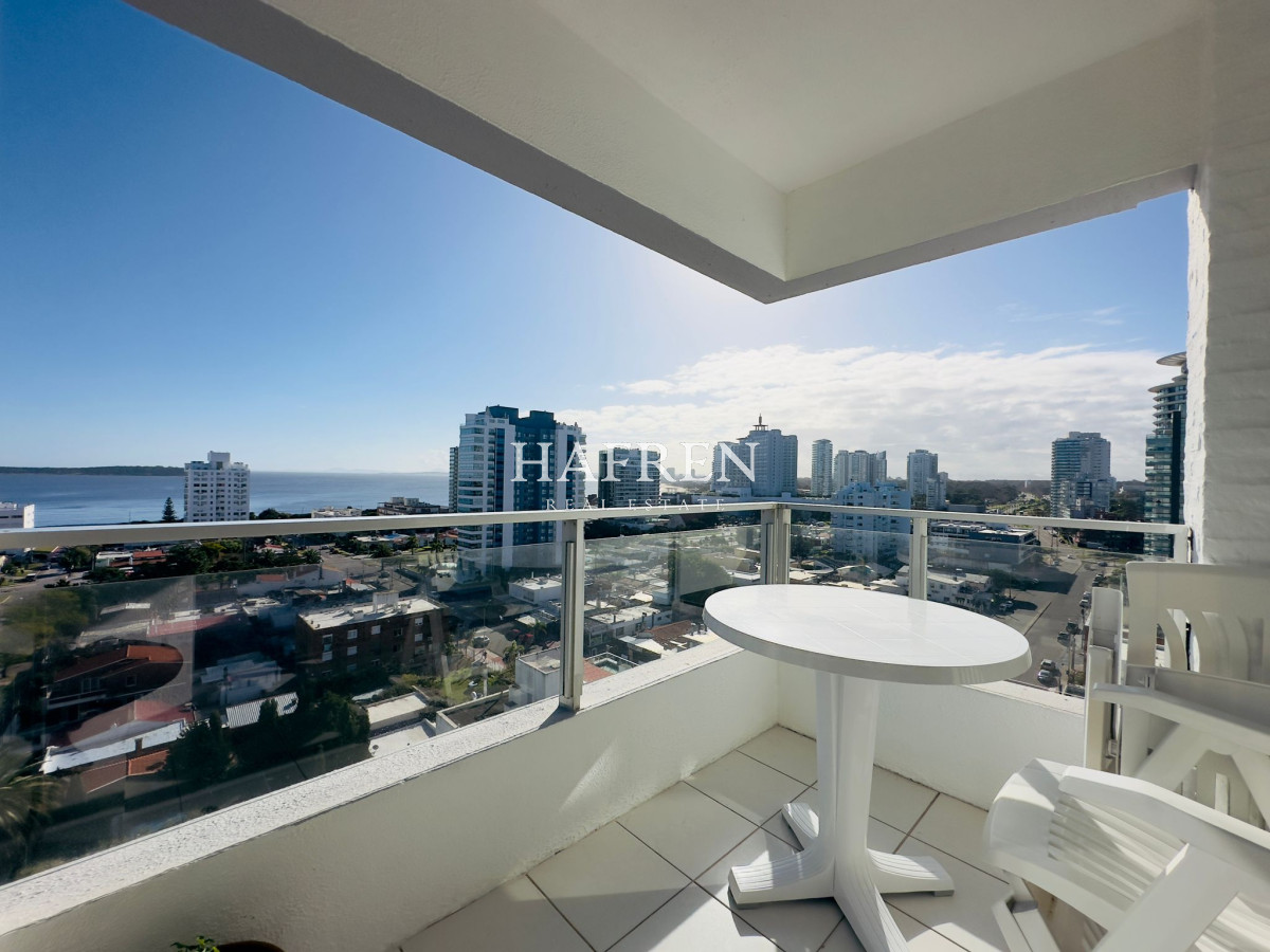 Apartamento ID.81 - Apto en venta de 2 dormitorios, 2 baños, con vista al mar!