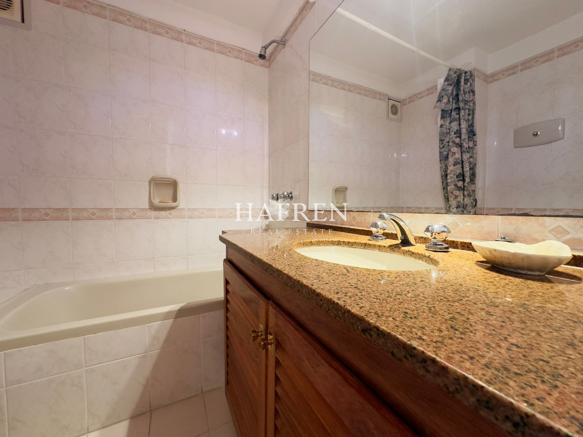 Apartamento ID.81 - Apto en venta de 2 dormitorios, 2 baños, con vista al mar!