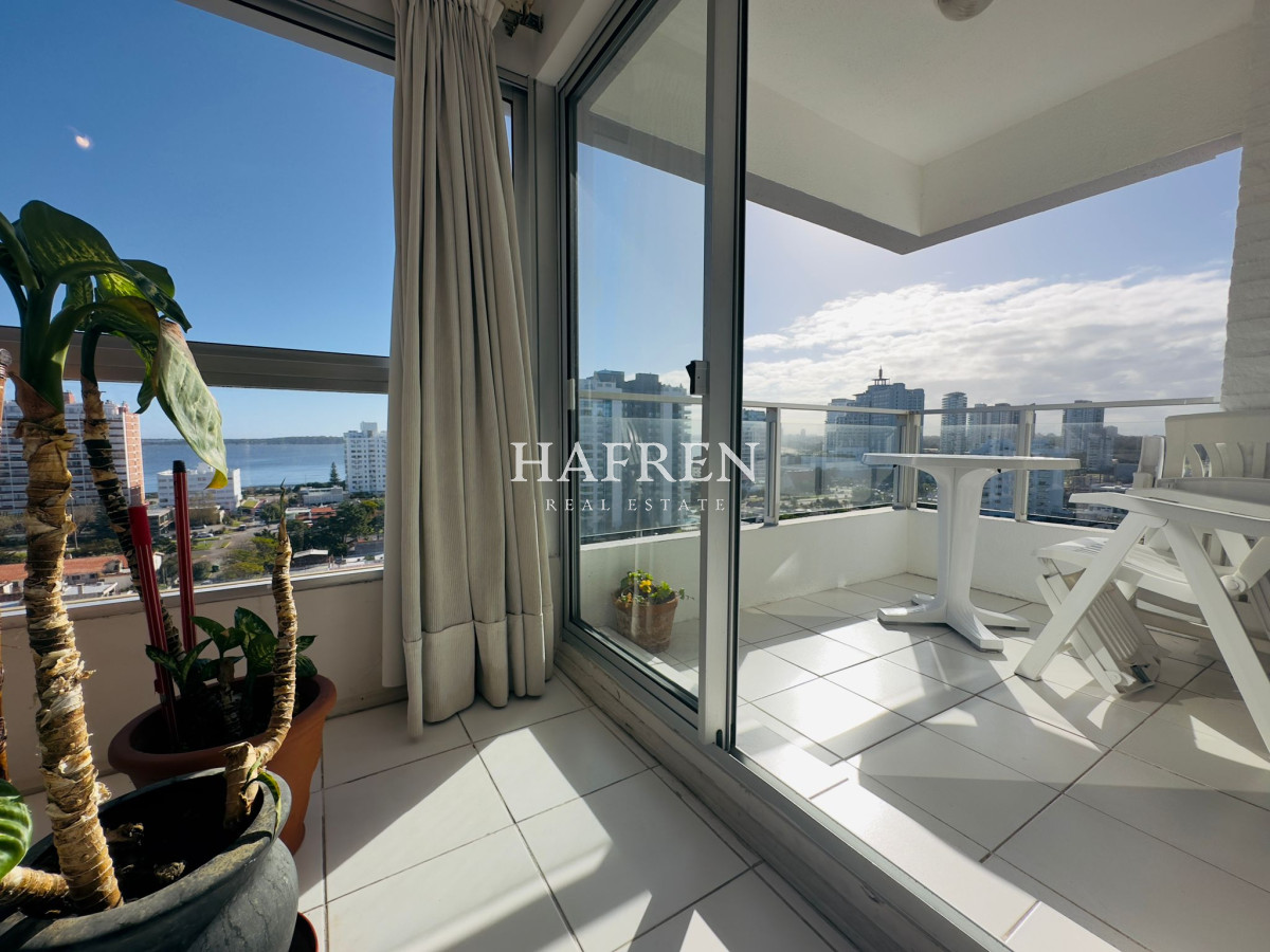 Apartamento ID.81 - Apto en venta de 2 dormitorios, 2 baños, con vista al mar!