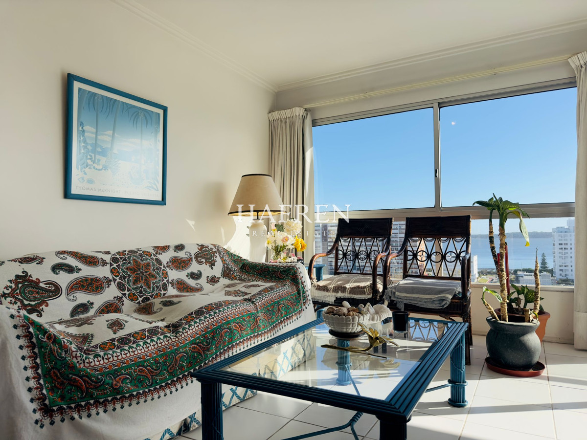 Apartamento ID.81 - Apto en venta de 2 dormitorios, 2 baños, con vista al mar!