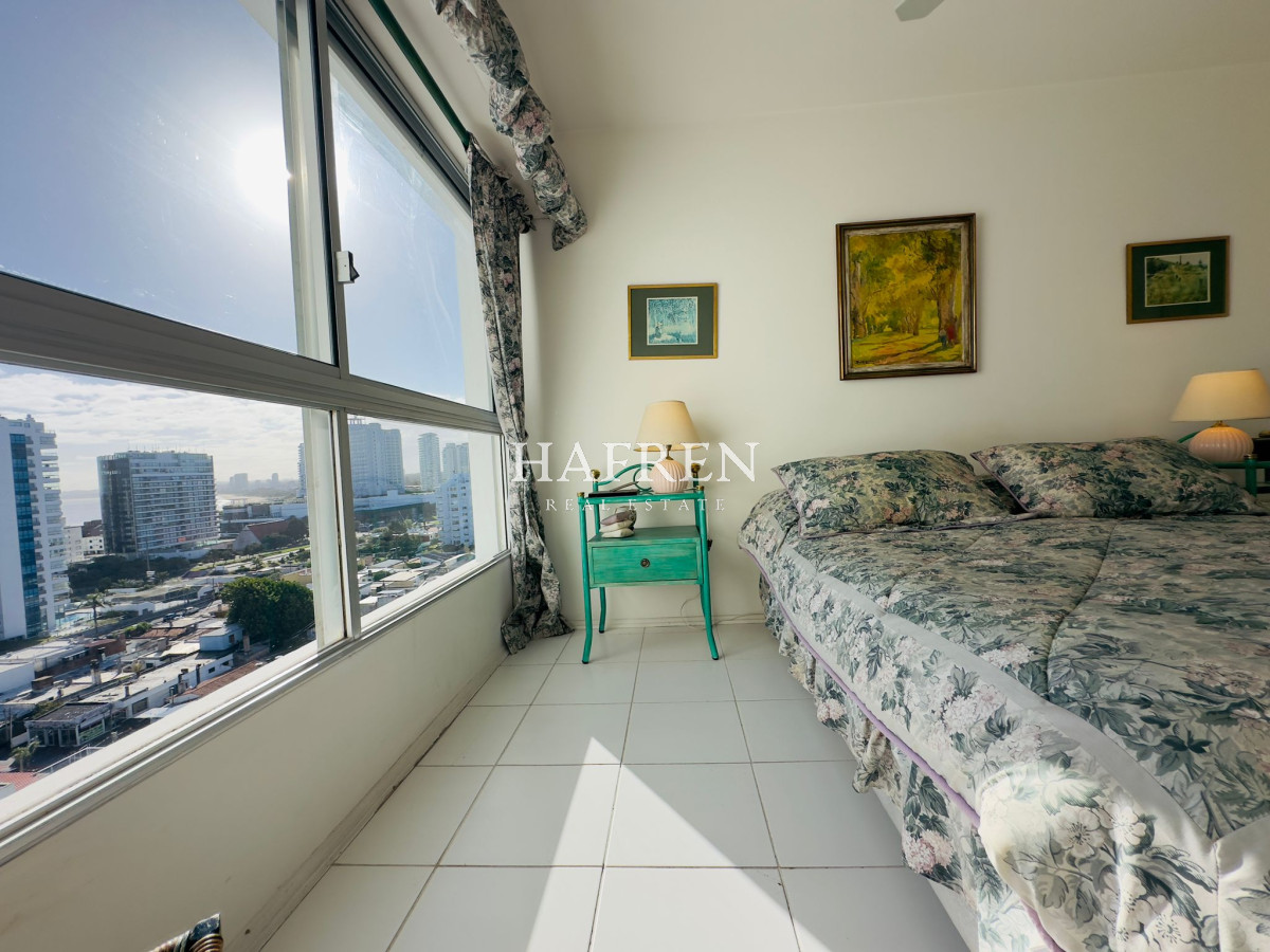 Apartamento ID.81 - Apto en venta de 2 dormitorios, 2 baños, con vista al mar!