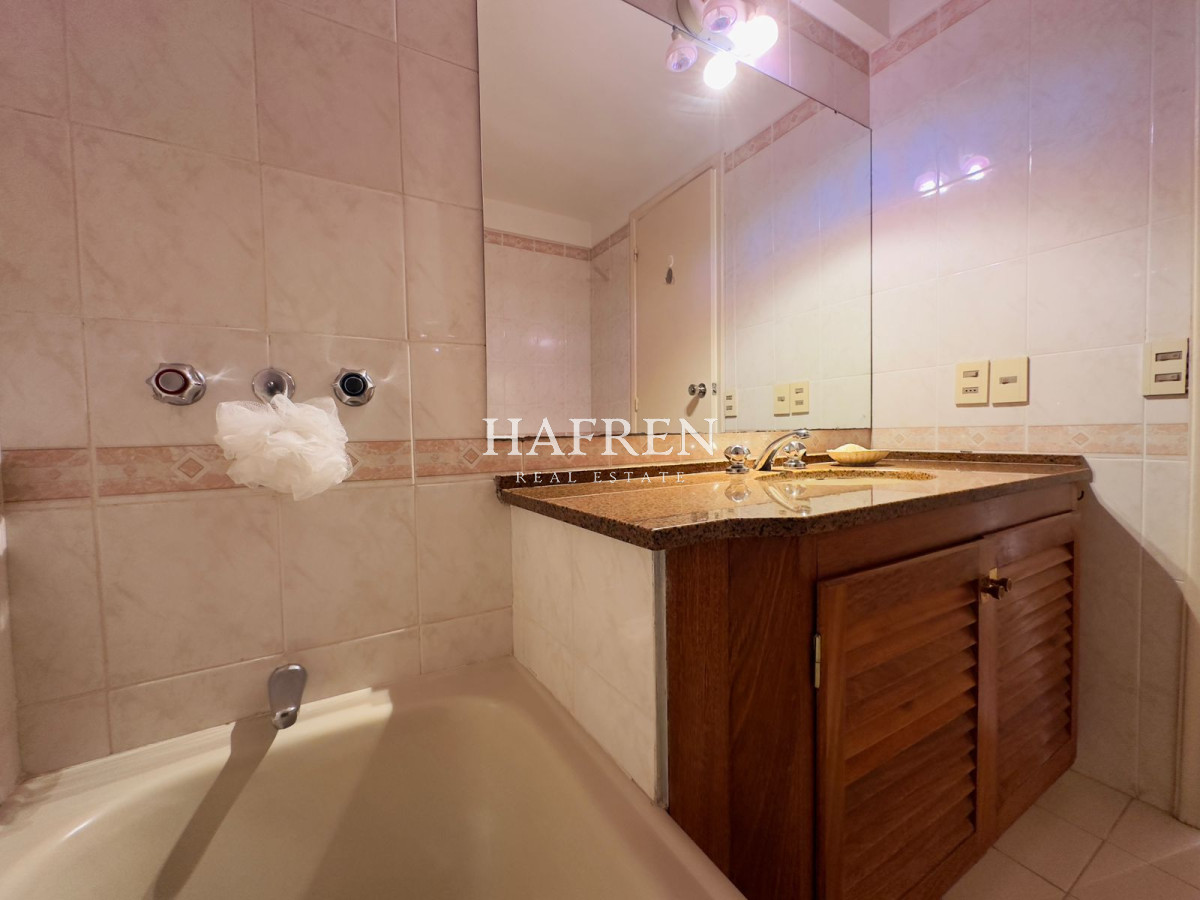 Apartamento ID.81 - Apto en venta de 2 dormitorios, 2 baños, con vista al mar!