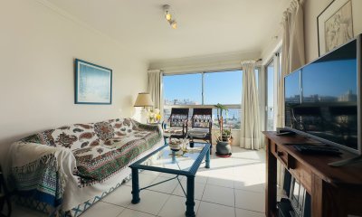 Apto en venta de 2 dormitorios, 2 baños, con vista al mar!