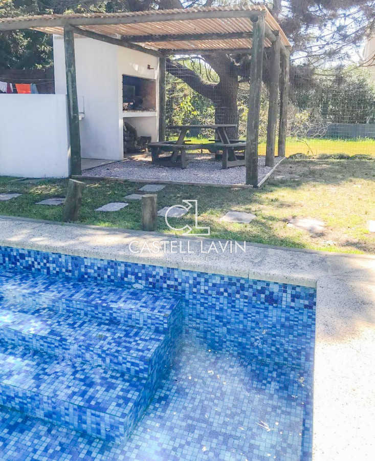 Casa ID.615 - Alquiler Temporal Casa 5 dormitorios con Piscina en Rincón del Indio, Playa Brava, Punta del Este.