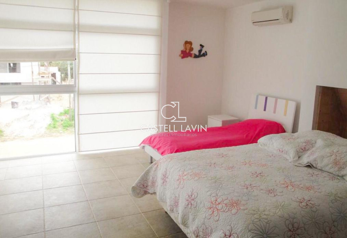 Casa ID.615 - Alquiler Temporal Casa 5 dormitorios con Piscina en Rincón del Indio, Playa Brava, Punta del Este.