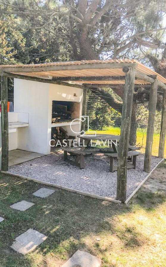 Casa ID.615 - Alquiler Temporal Casa 5 dormitorios con Piscina en Rincón del Indio, Playa Brava, Punta del Este.