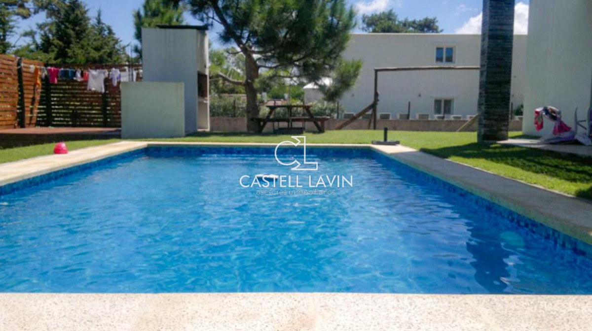 Casa ID.615 - Alquiler Temporal Casa 5 dormitorios con Piscina en Rincón del Indio, Playa Brava, Punta del Este.