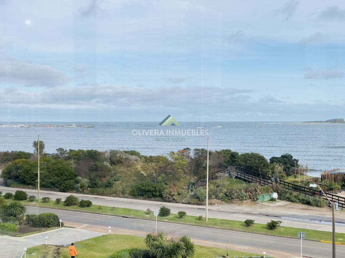 Apartamento ID.12507 - Apartamento en venta, 3 dormitorios, vista al mar, primera linea, playa mansa.