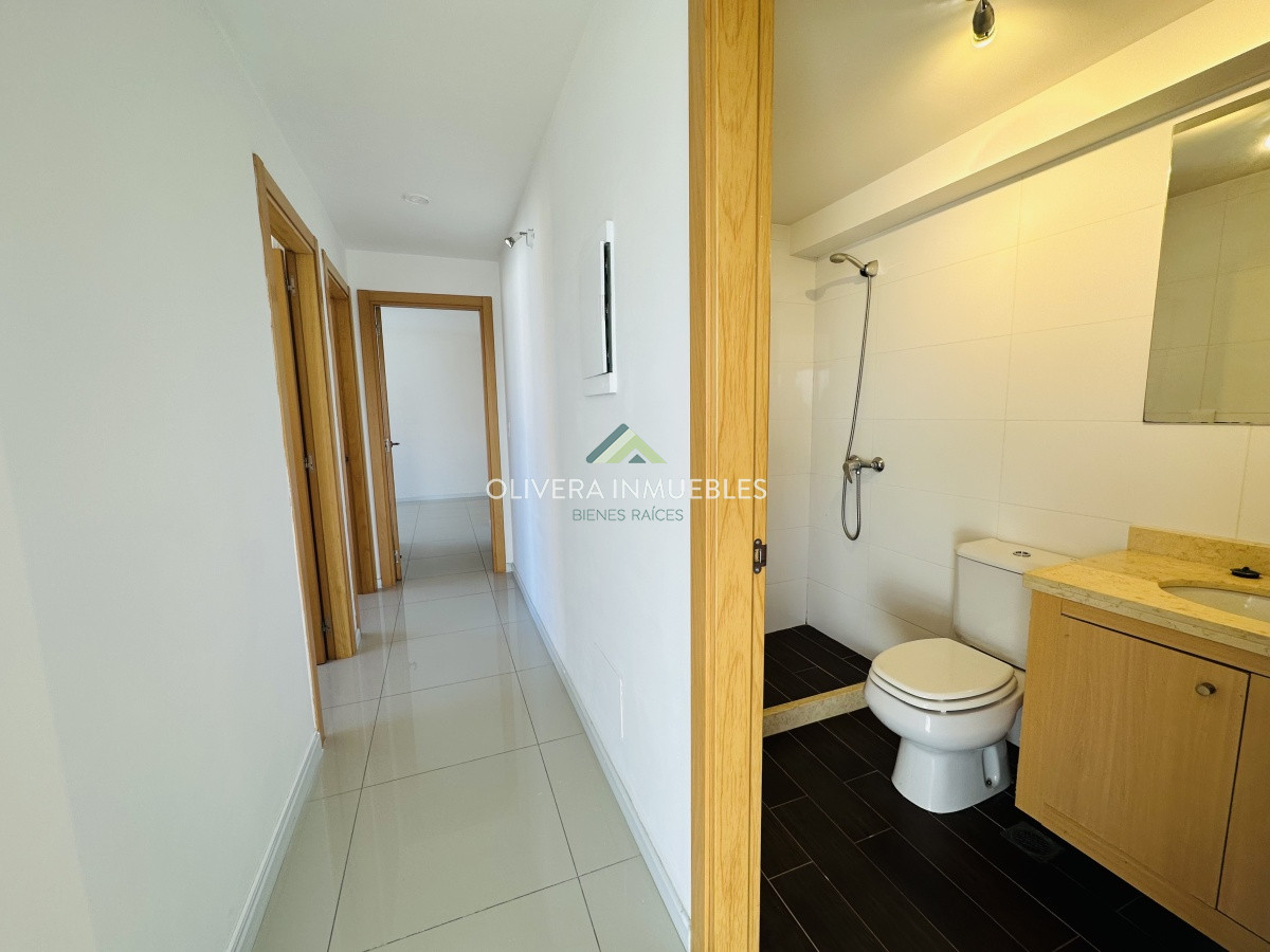 Apartamento ID.12437 - Apartamento en VENTA, 3 dormitorios, Maldonado, Uruguay