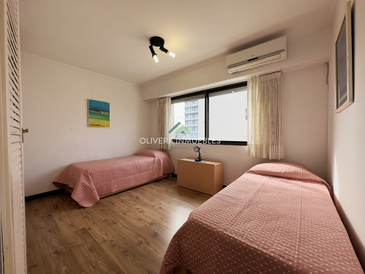 Apartamento ID.12507 - Apartamento en venta, 3 dormitorios, vista al mar, primera linea, playa mansa.