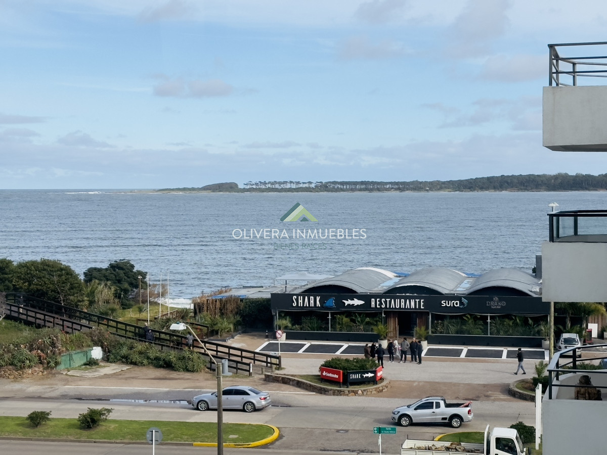 Apartamento ID.12507 - Apartamento en venta, 3 dormitorios, vista al mar, primera linea, playa mansa.