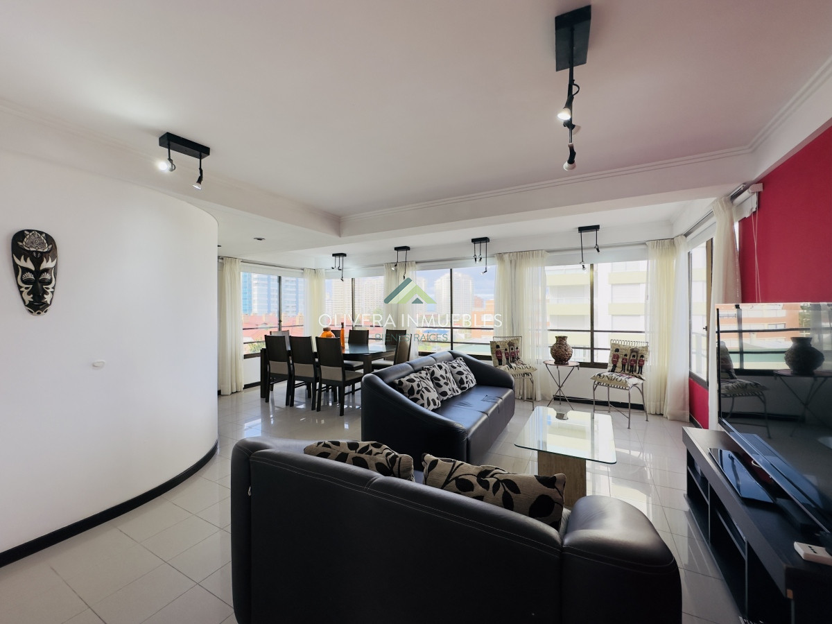 Apartamento ID.12507 - Apartamento en venta, 3 dormitorios, vista al mar, primera linea, playa mansa.