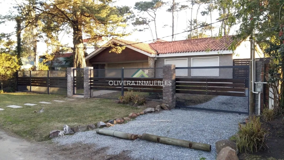 Casa ID.11487 - Alquiler y venta de casa de 5 dormitorios en Punta del Este