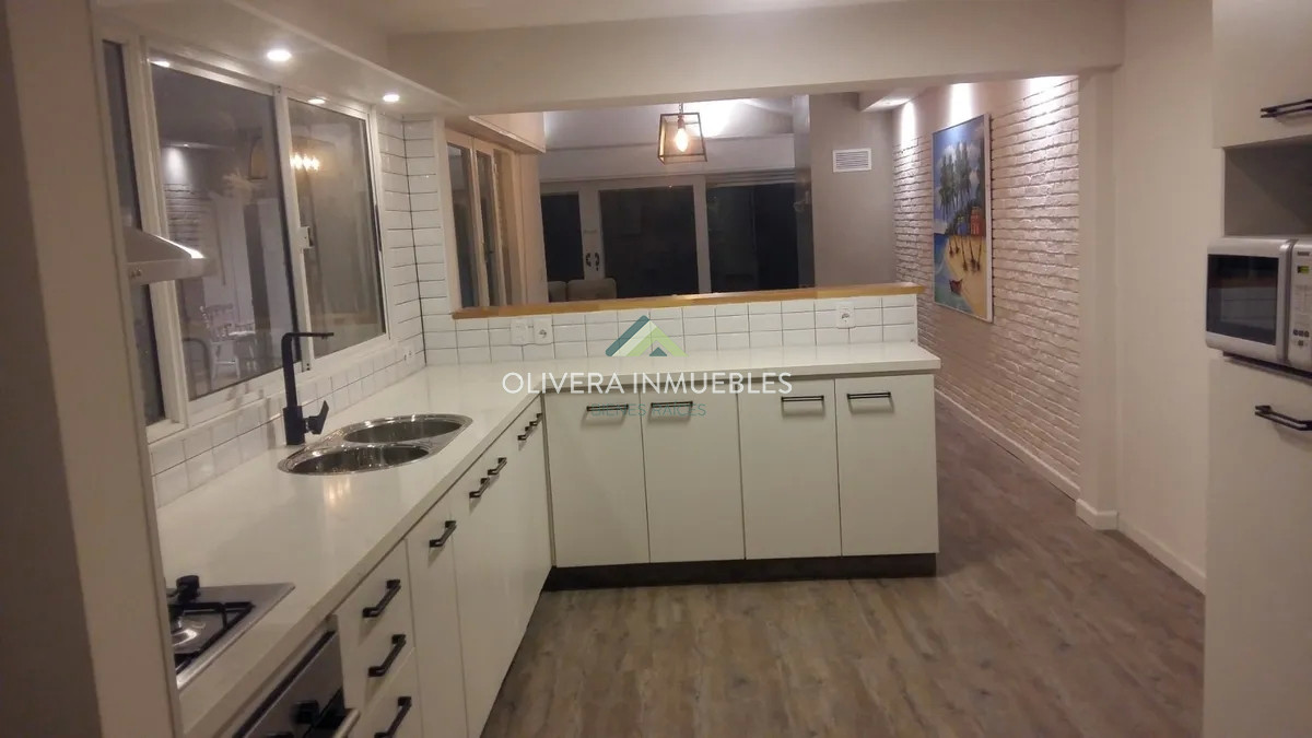 Casa ID.11487 - Alquiler y venta de casa de 5 dormitorios en Punta del Este
