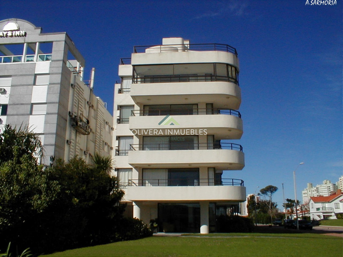 Apartamento ID.12507 - Apartamento en venta, 3 dormitorios, vista al mar, primera linea, playa mansa.