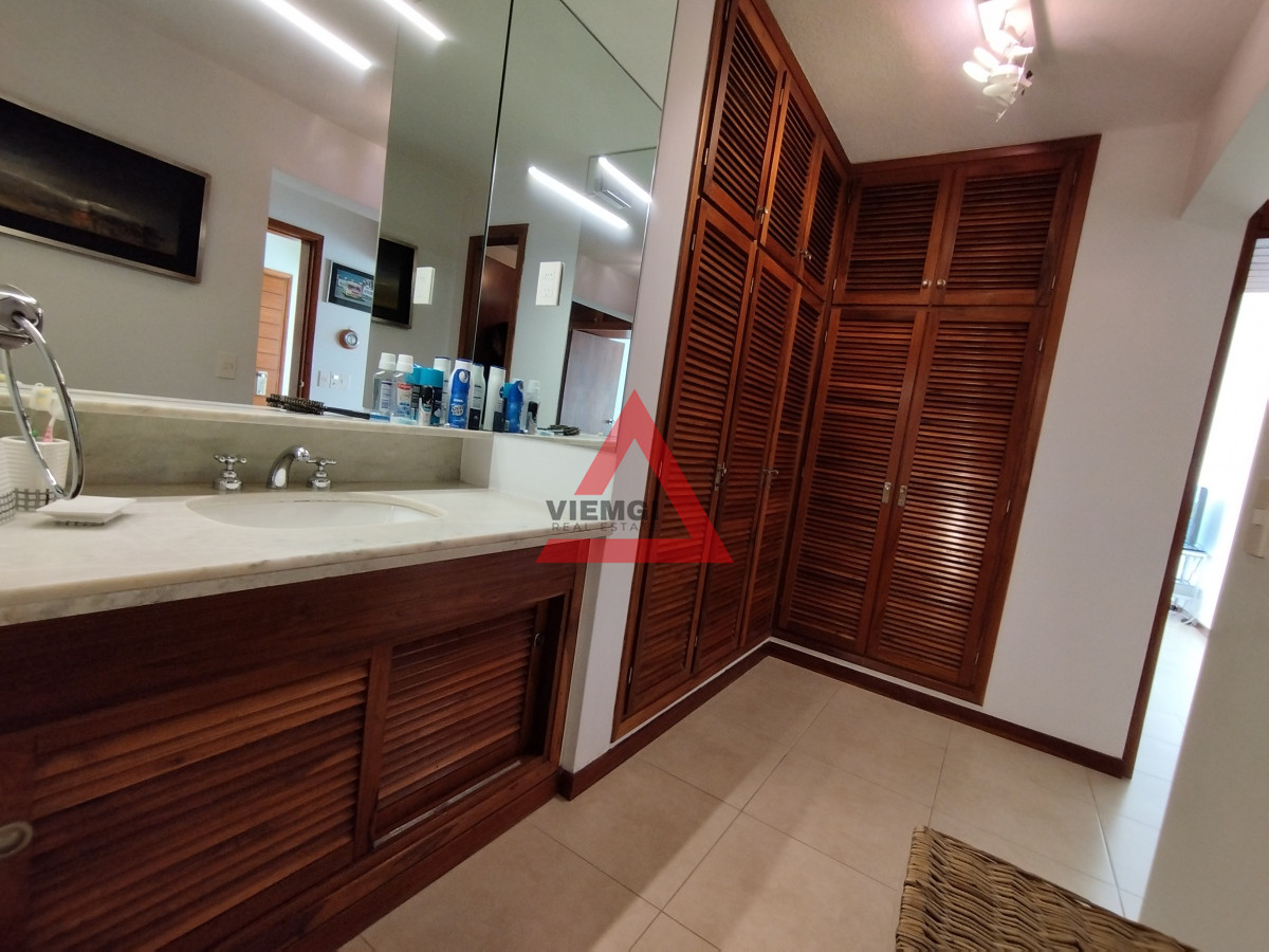 Apartamento ID.211 - Apartamento en venta frente a playa mansa