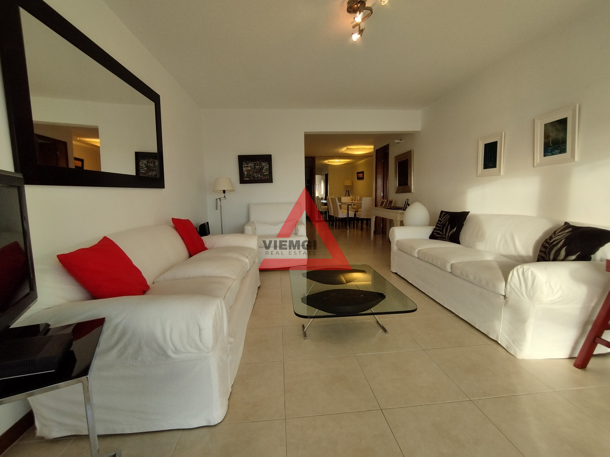 Apartamento ID.211 - Apartamento en venta frente a playa mansa