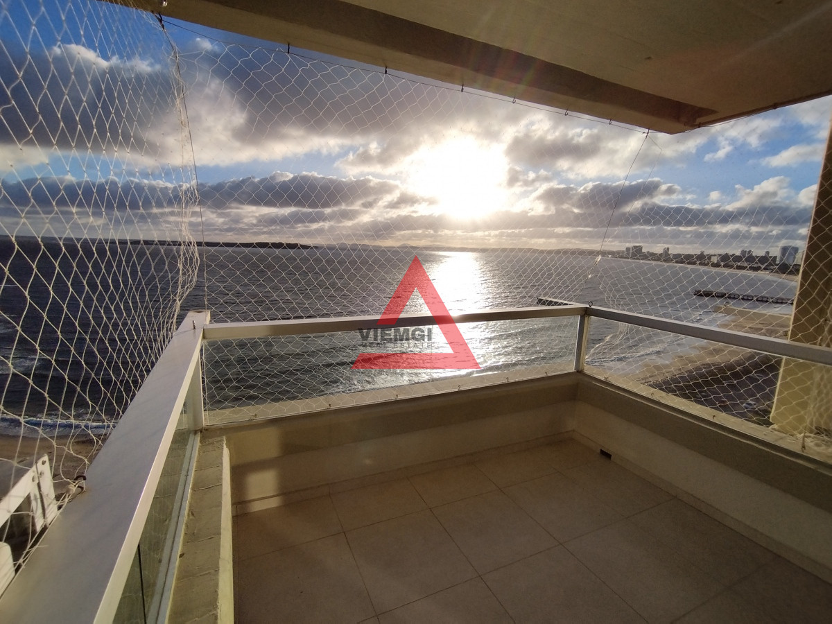 Apartamento ID.211 - Apartamento en venta frente a playa mansa