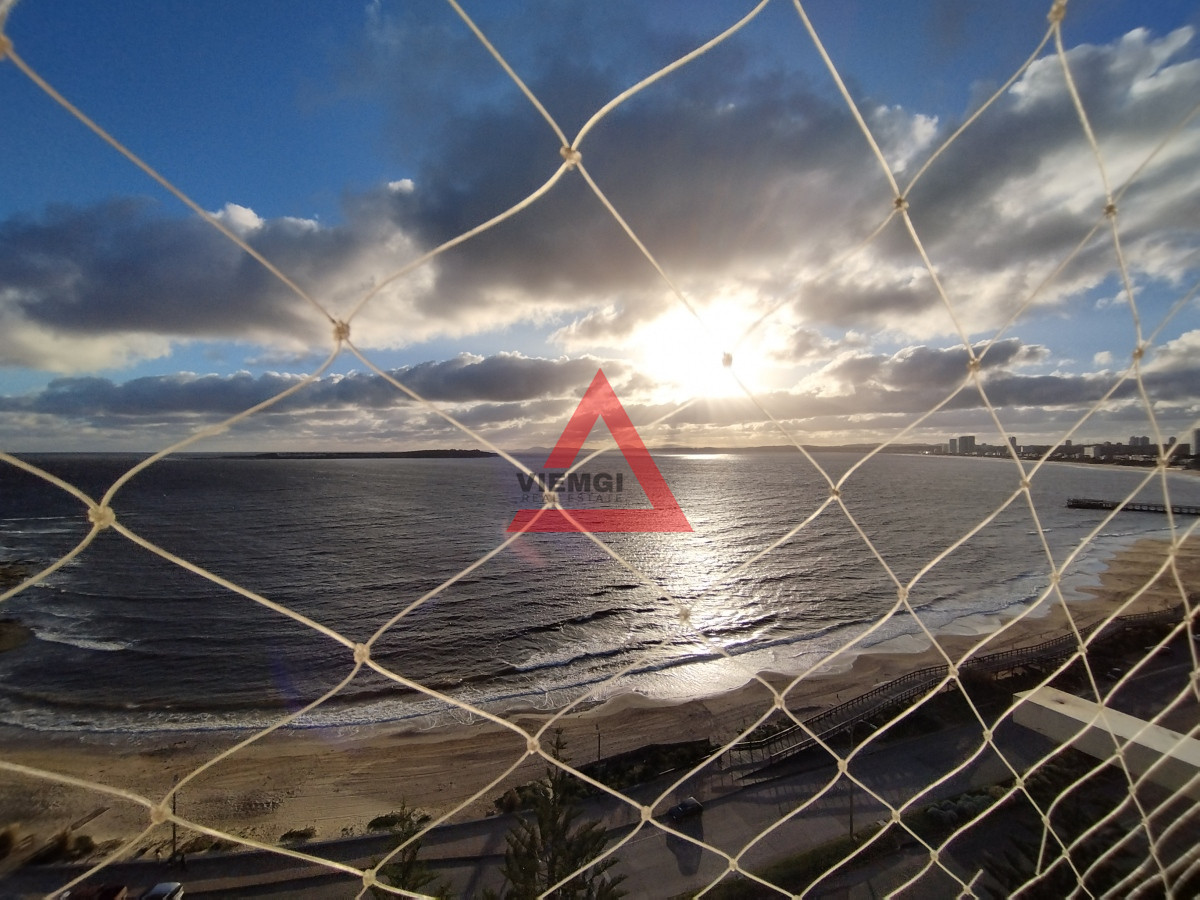 Apartamento ID.211 - Apartamento en venta frente a playa mansa