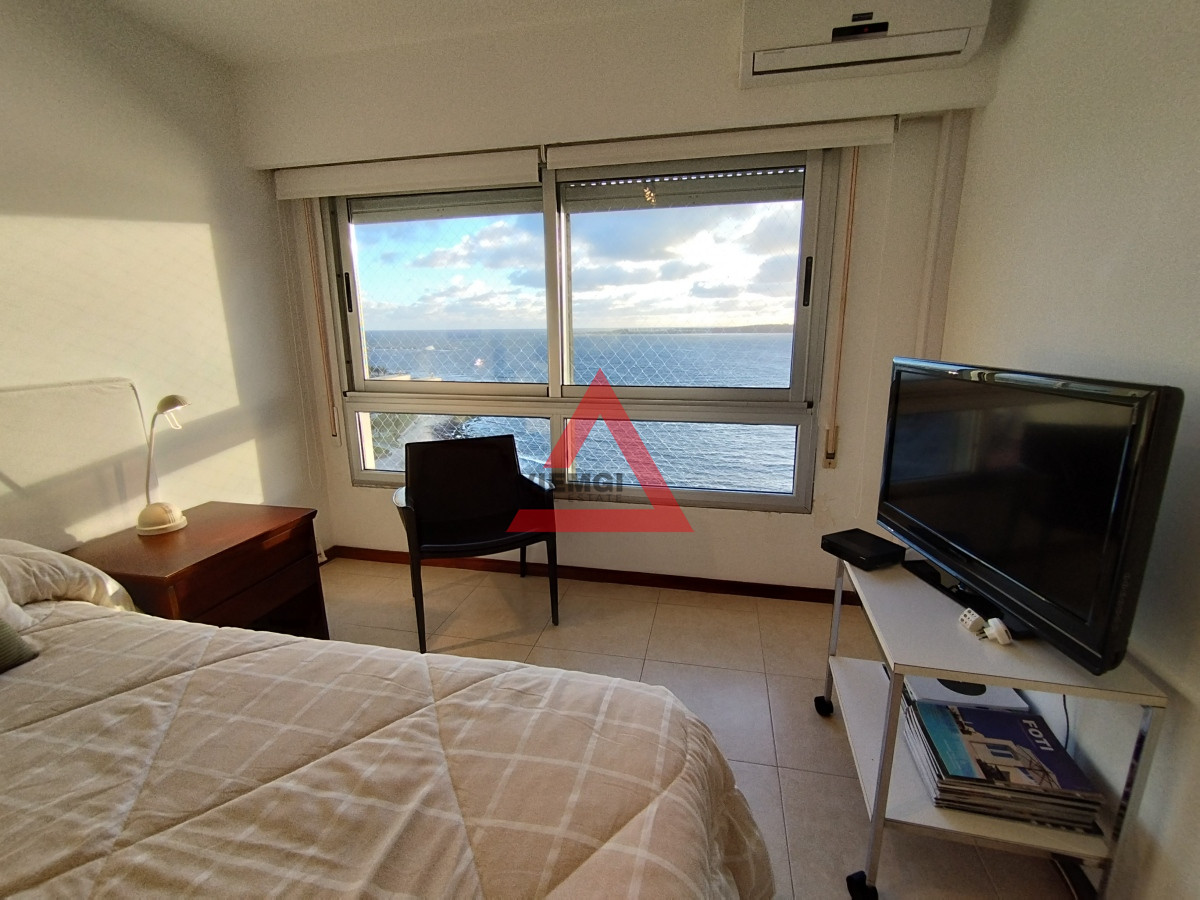 Apartamento ID.211 - Apartamento en venta frente a playa mansa