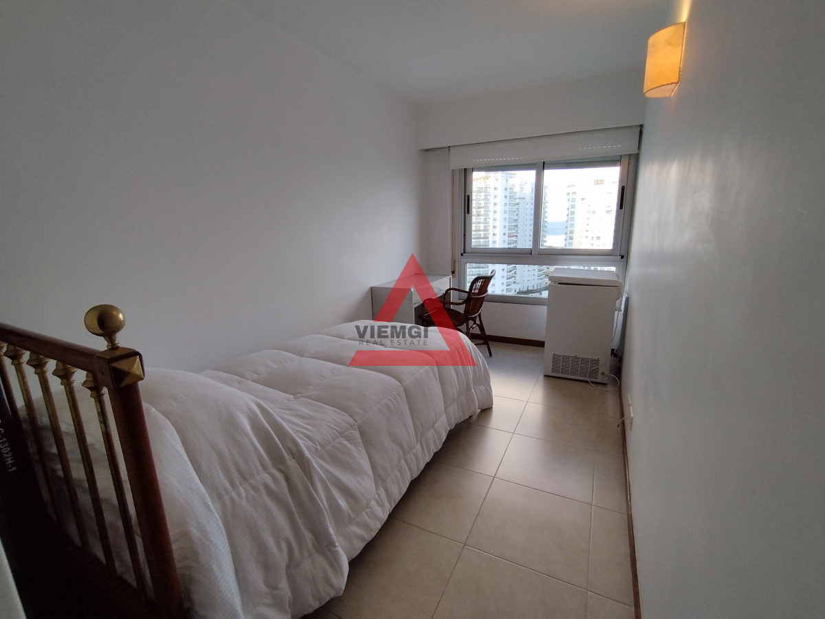 Apartamento ID.211 - Apartamento en venta frente a playa mansa