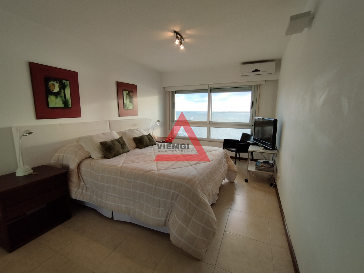 Apartamento ID.211 - Apartamento en venta frente a playa mansa
