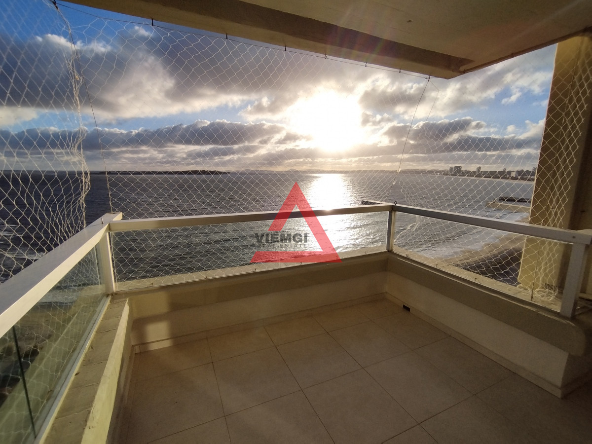 Apartamento ID.211 - Apartamento en venta frente a playa mansa