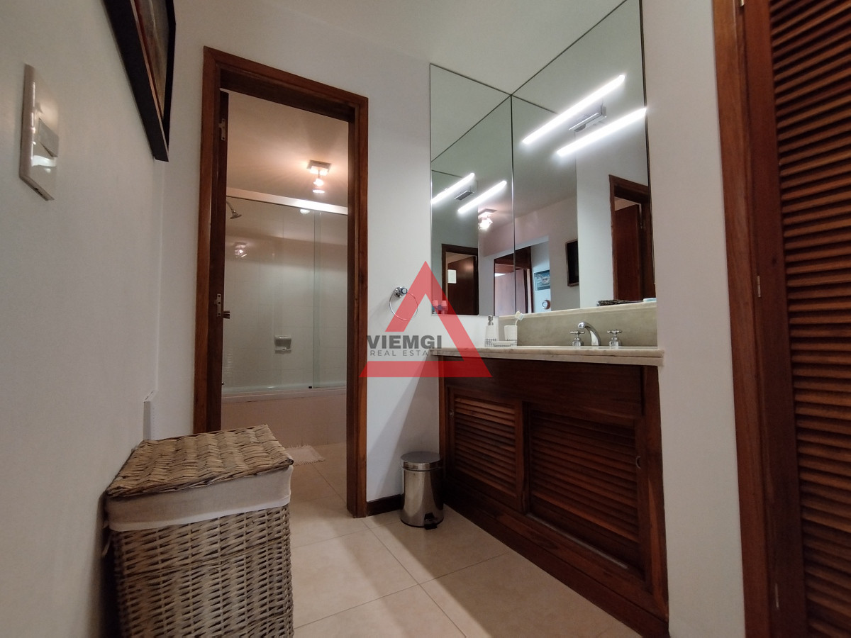 Apartamento ID.211 - Apartamento en venta frente a playa mansa