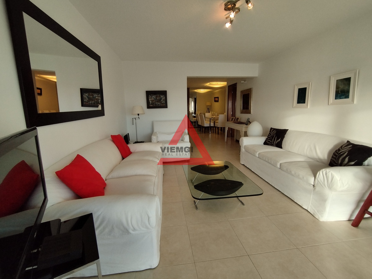 Apartamento ID.211 - Apartamento en venta frente a playa mansa