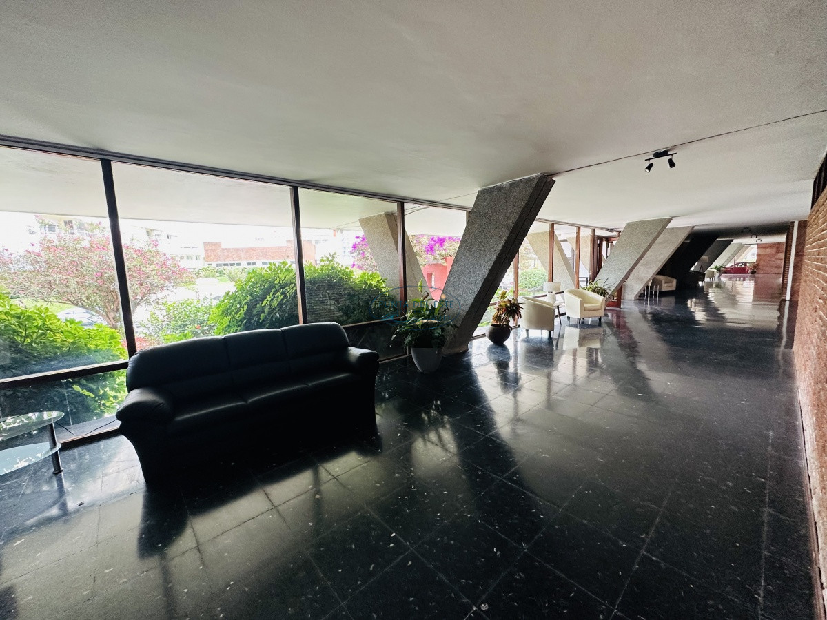 Apartamento ID.122 - Apartamento de 2 dormitorios, reciclado, en Venta y alquiler, en Punta del Este