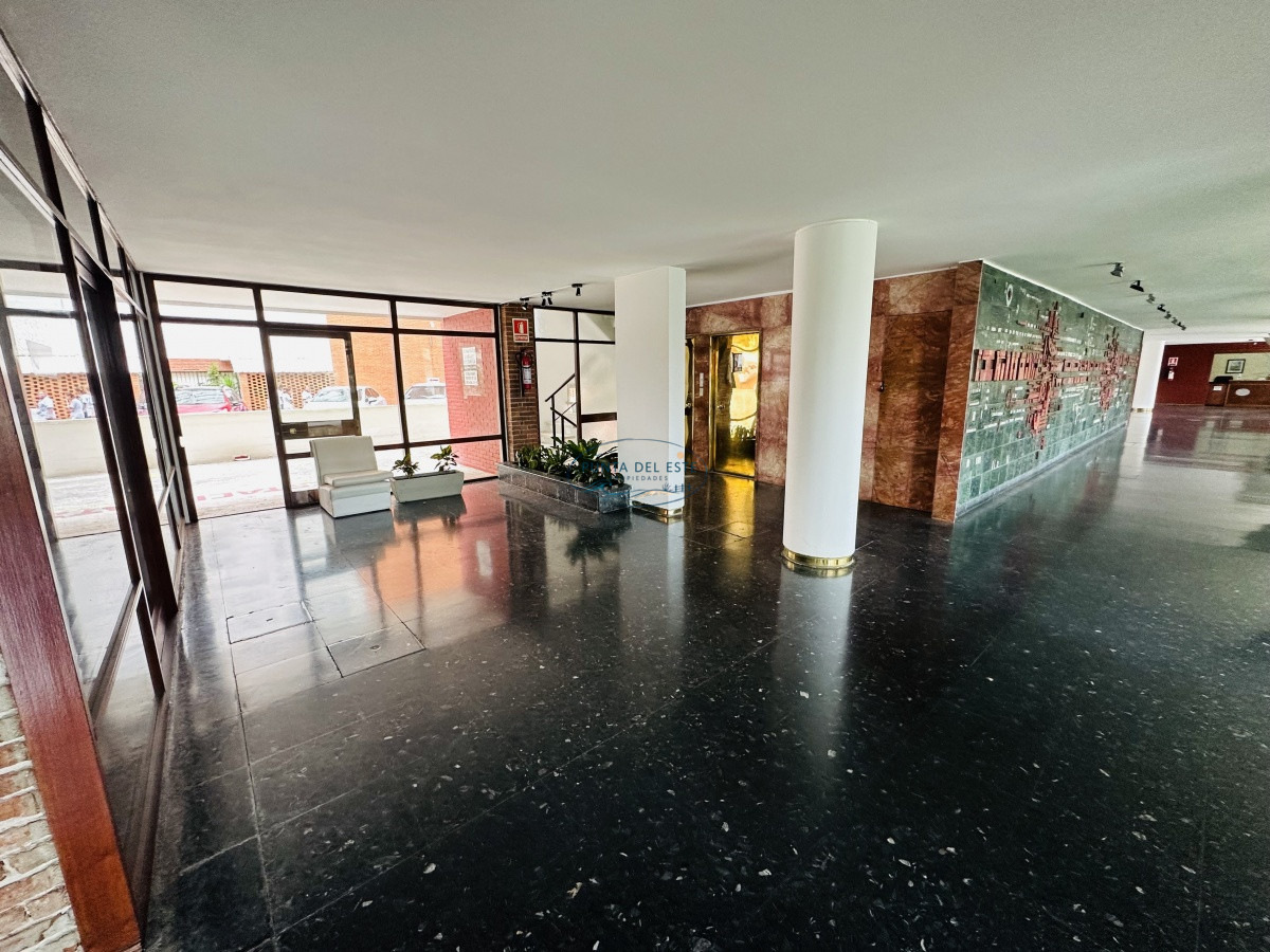 Apartamento ID.122 - Apartamento de 2 dormitorios, reciclado, en Venta y alquiler, en Punta del Este