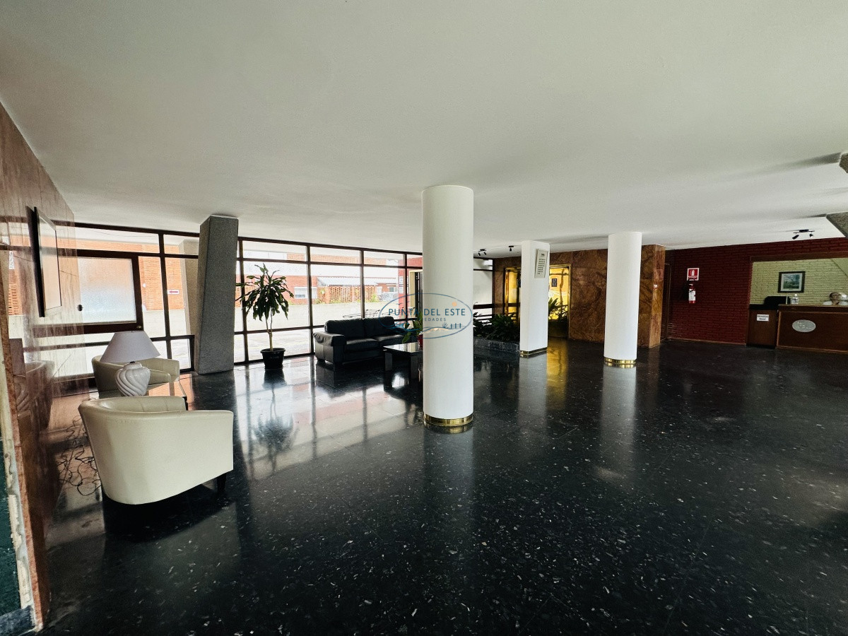 Apartamento ID.122 - Apartamento de 2 dormitorios, reciclado, en Venta y alquiler, en Punta del Este