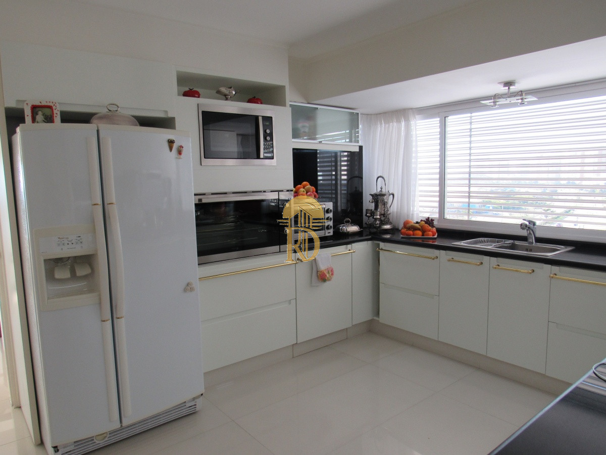 Venta  Y alquiler de apartamento de 3 dormitorios en Punta del Este -id-158-14