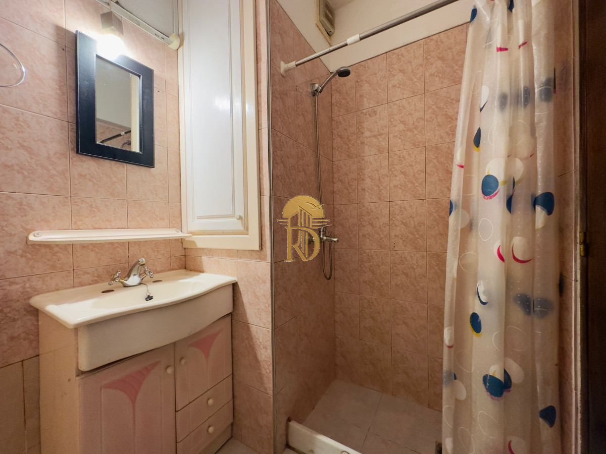 Apartamento en venta  y Alquiler Anual, Excelente ubicación, 1 dormitorio, garage. -id-487-9