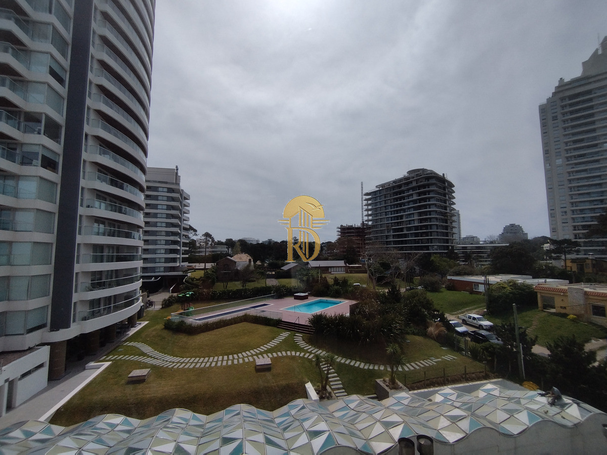 Alquiler y venta de apartamento de 3 dormitorios en Punta del Este -id-565-21