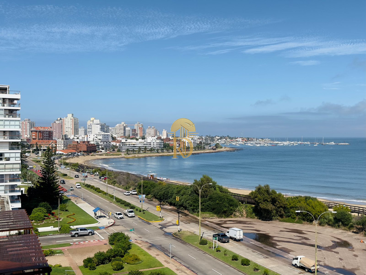 Apartamento reciclado, primera linea playa mansa, 3 dormitorios, 1 suite. -id-153-12
