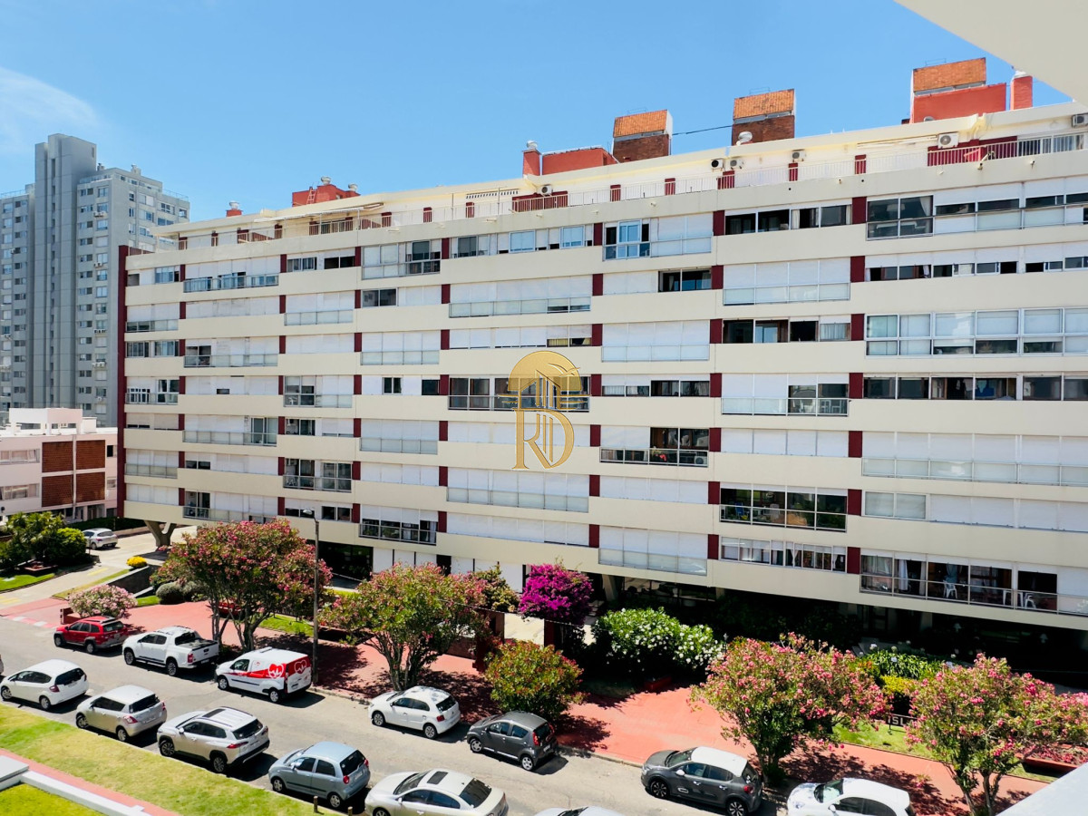 Apto en venta, 1 dormitorio y medio, excelente ubicación, Punta del este. -id-493-6