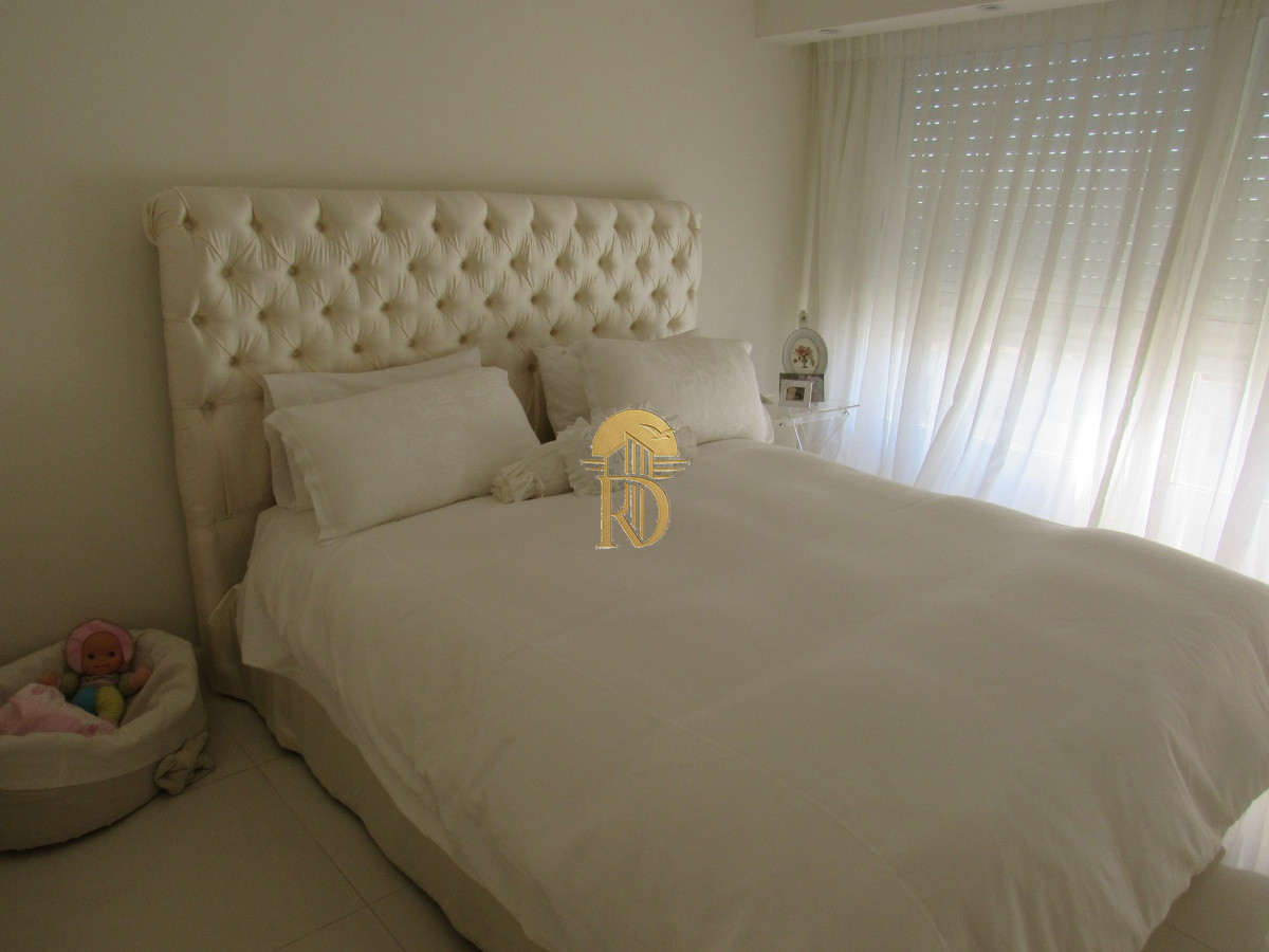 Venta  Y alquiler de apartamento de 3 dormitorios en Punta del Este -id-158-19