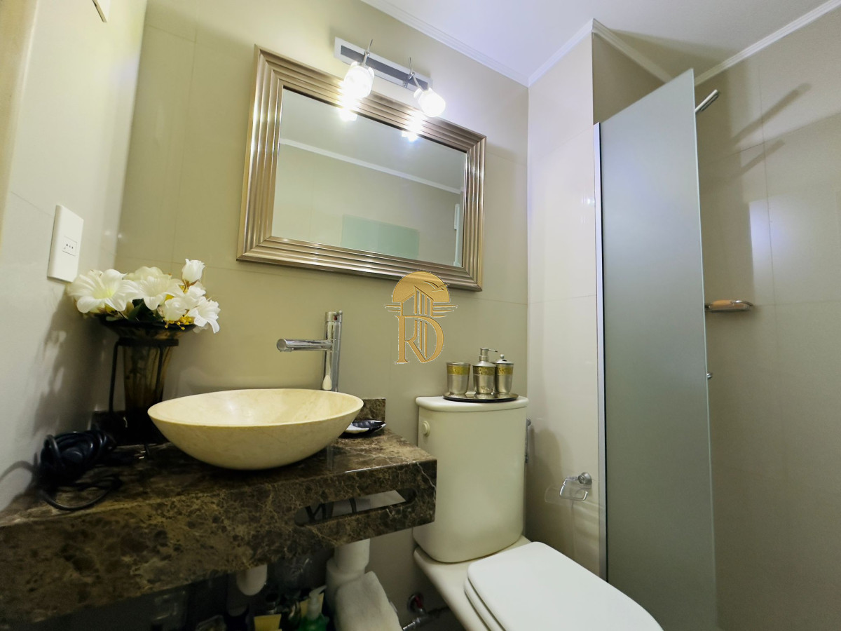 Apartamento reciclado, primera linea playa mansa, 3 dormitorios, 1 suite. -id-153-23