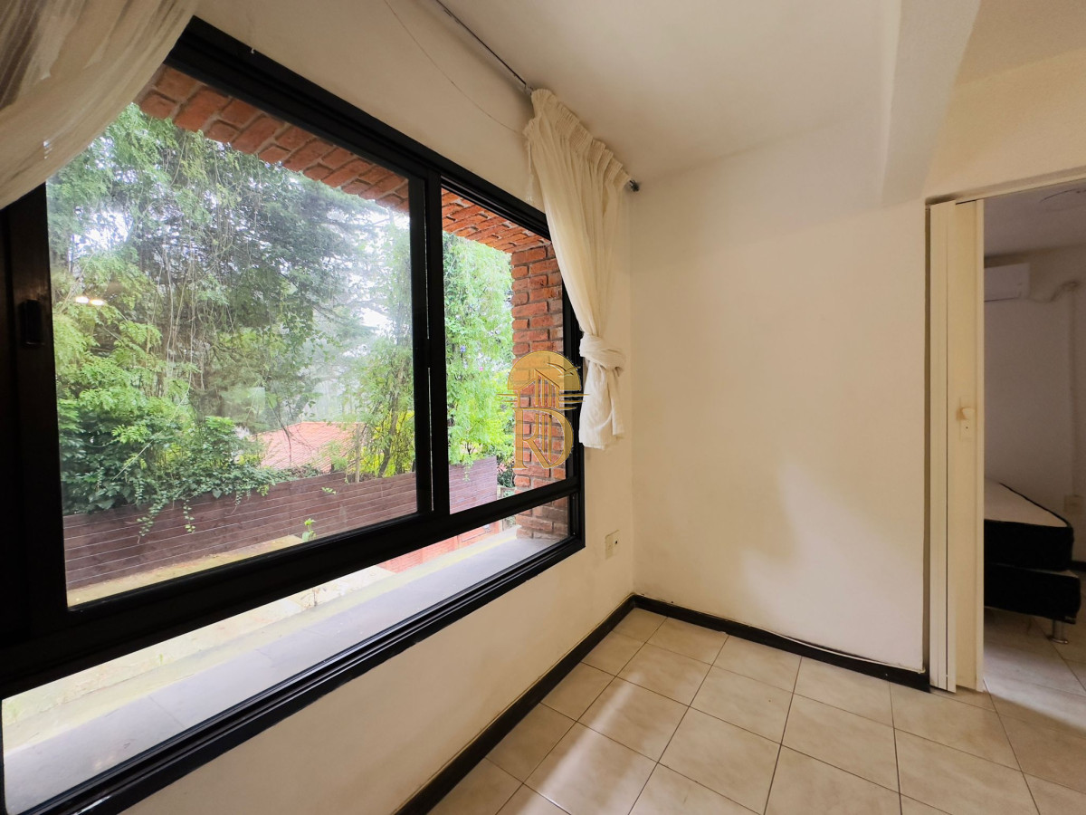 Apartamento en venta  y Alquiler Anual, Excelente ubicación, 1 dormitorio, garage. -id-487-4