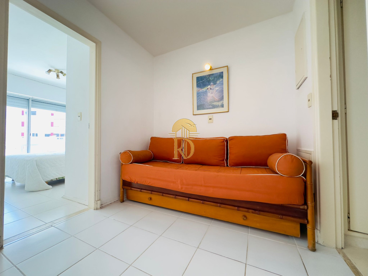 Apto en venta, 1 dormitorio y medio, excelente ubicación, Punta del este. -id-493-13