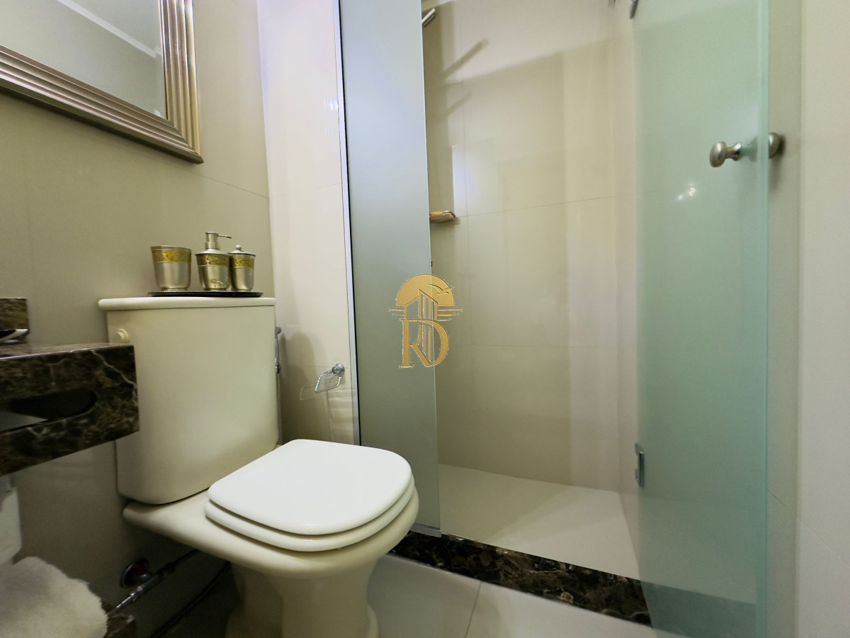 Apartamento reciclado, primera linea playa mansa, 3 dormitorios, 1 suite. -id-153-24